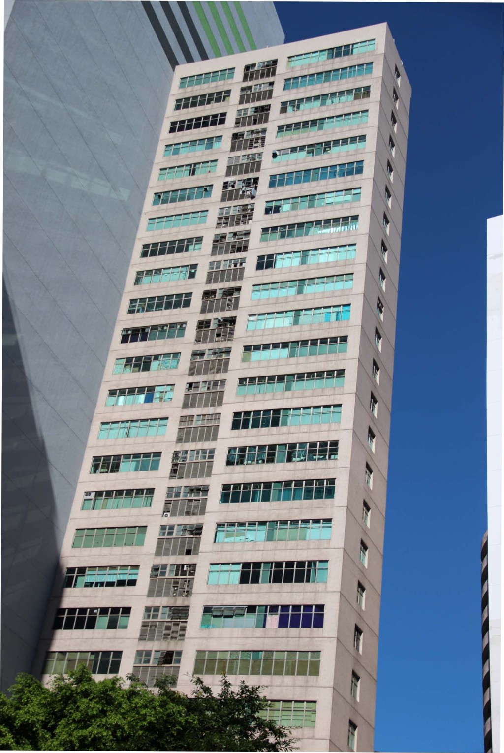 荃灣安泰國際中心單位以每呎2000元易手,造價較高位跌50%。 荃灣安泰國際中心單位以每呎2000元易手,造價較高位跌50%。