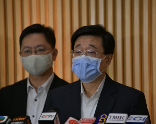 李家超指，本港已經進入全面落實準備通關的階段，包括會推出香港健康碼。
