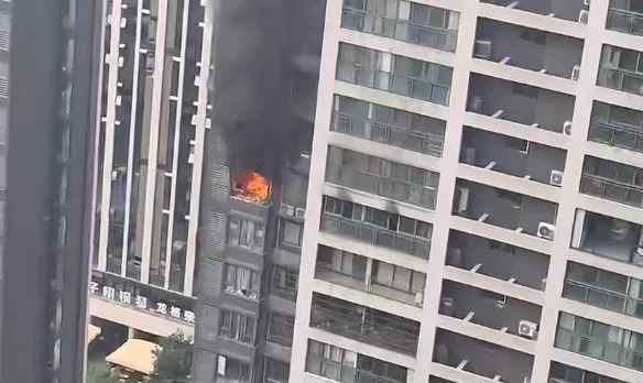 張小姐鄰居陽台發生火災。企查查 張小姐鄰居陽台發生火災。企查查