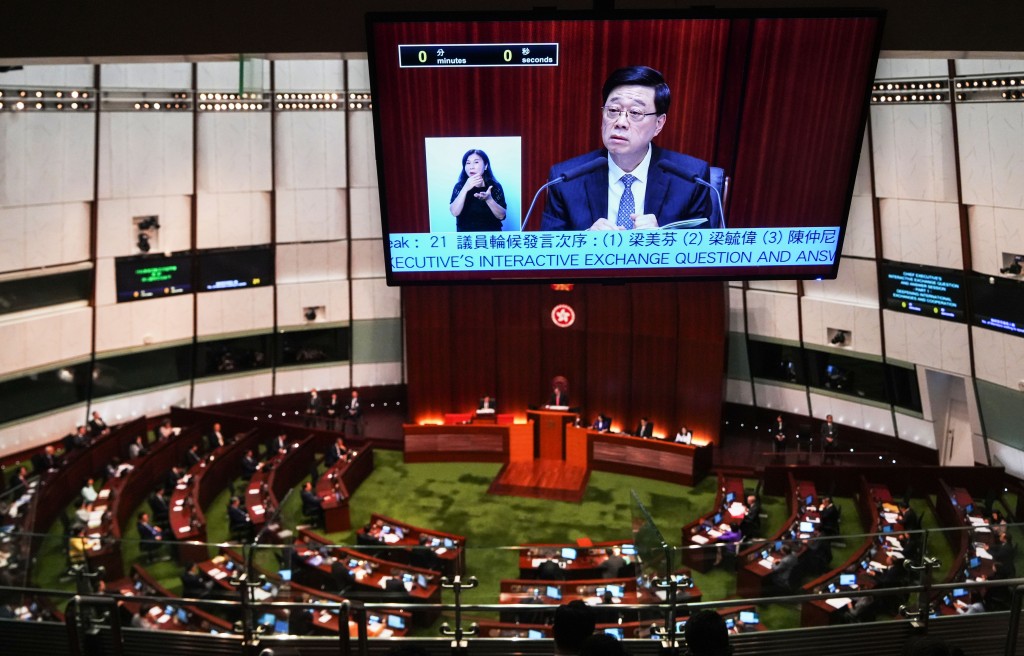 本屆政府將行政長官答問會升級為「互動交流答問會」。 本屆政府將行政長官答問會升級為「互動交流答問會」。