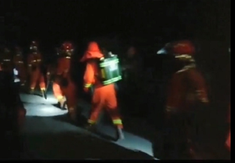 山火爆發後,上述19名消防員連夜救火,不幸殉職。網圖
