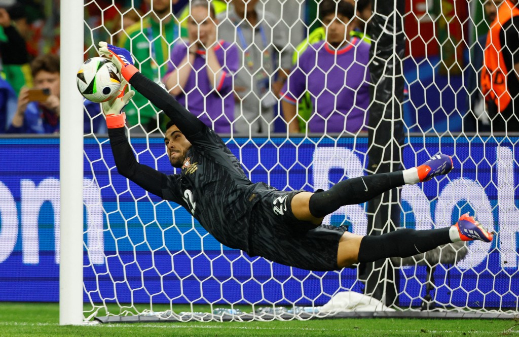 迪奧高哥斯達連救3個12碼創歐國盃歷史。REUTERS