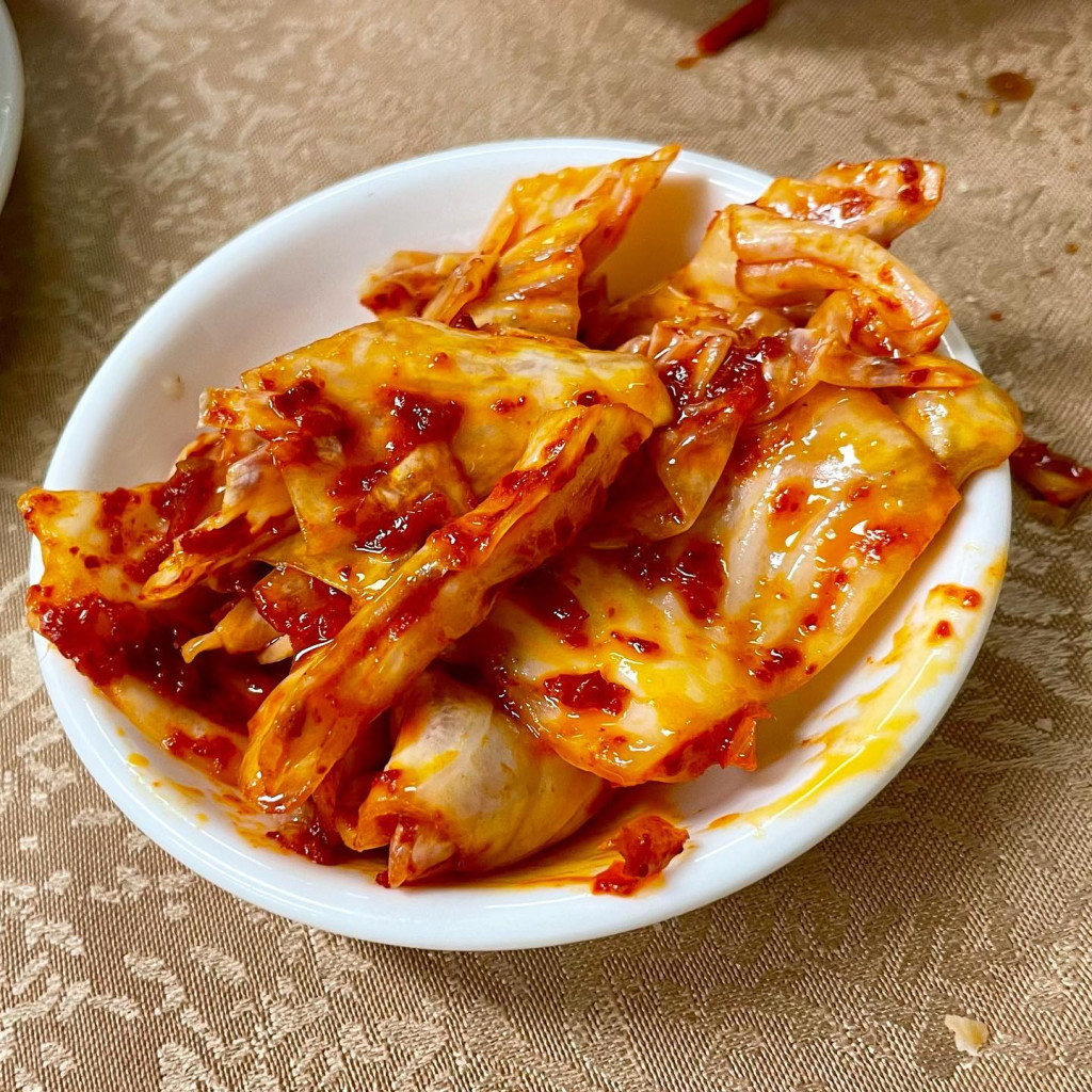 韩式料理的食材跟鲁菜相近，例如是泡菜。