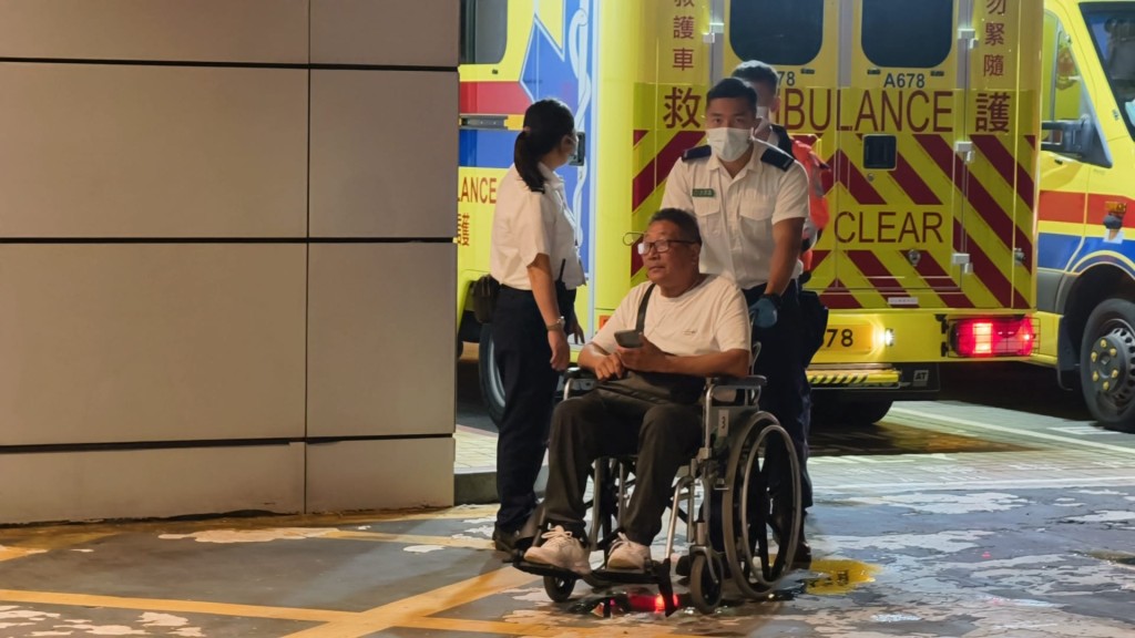 傷者陸續送院。 傷者陸續送院。