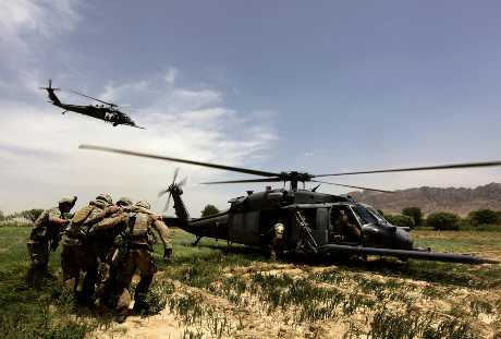 阿富汗南部坎大哈一架黑鷹直升機。資料圖片