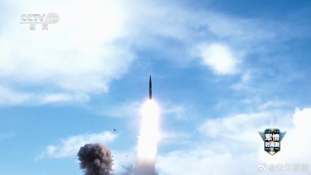 東風-17導彈的發射畫面首次對外公布。央視截圖 東風-17導彈的發射畫面首次對外公布。央視截圖