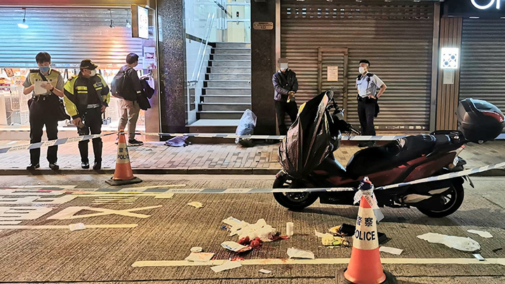 筲箕灣發生交通意外,現場遺下大灘血迹。