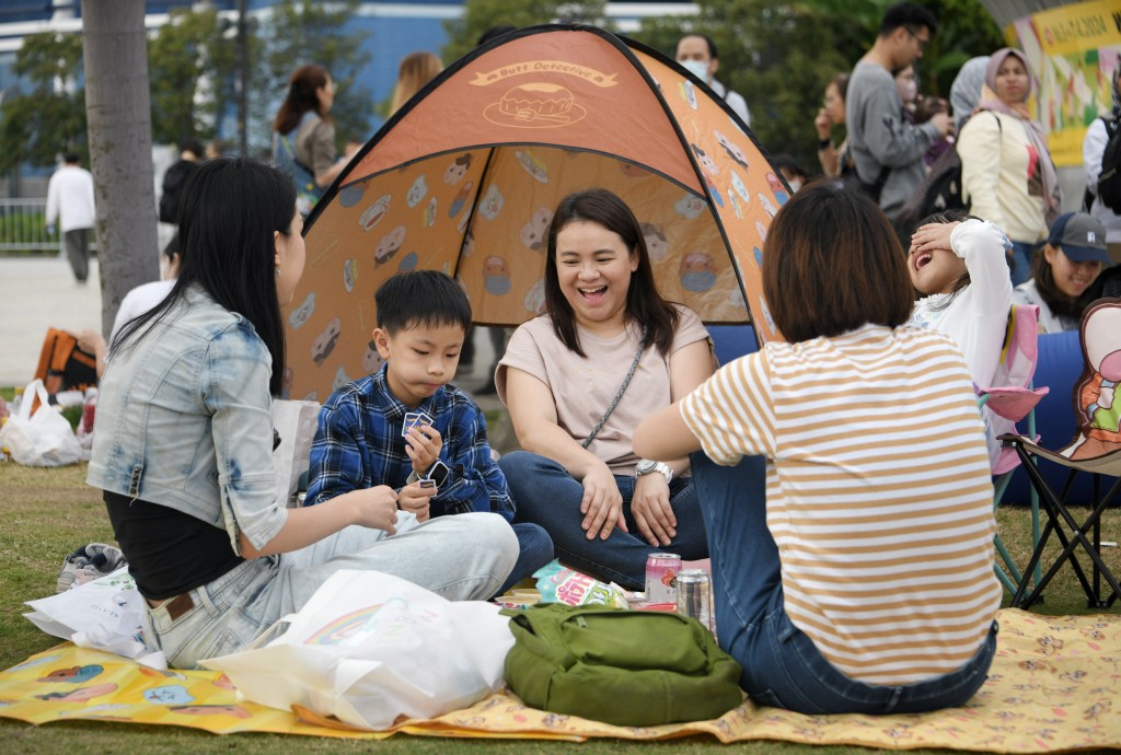 若每日與家人相處時間由少於1小時增加至2小時，其家庭幸福指數則提高0.26分，孤獨感分數下跌0.62分。