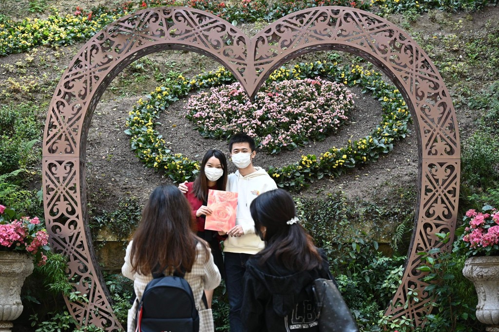 新人在情人節註冊結婚。