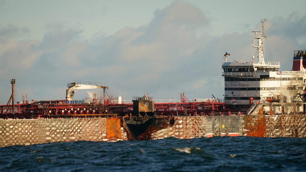 Stena Immaculate船身燒出大洞。法新社