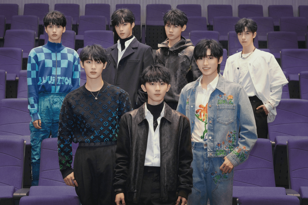2019年11月23日，時代少年團組合舉行出道暨新歌首唱會，從而正式出道。