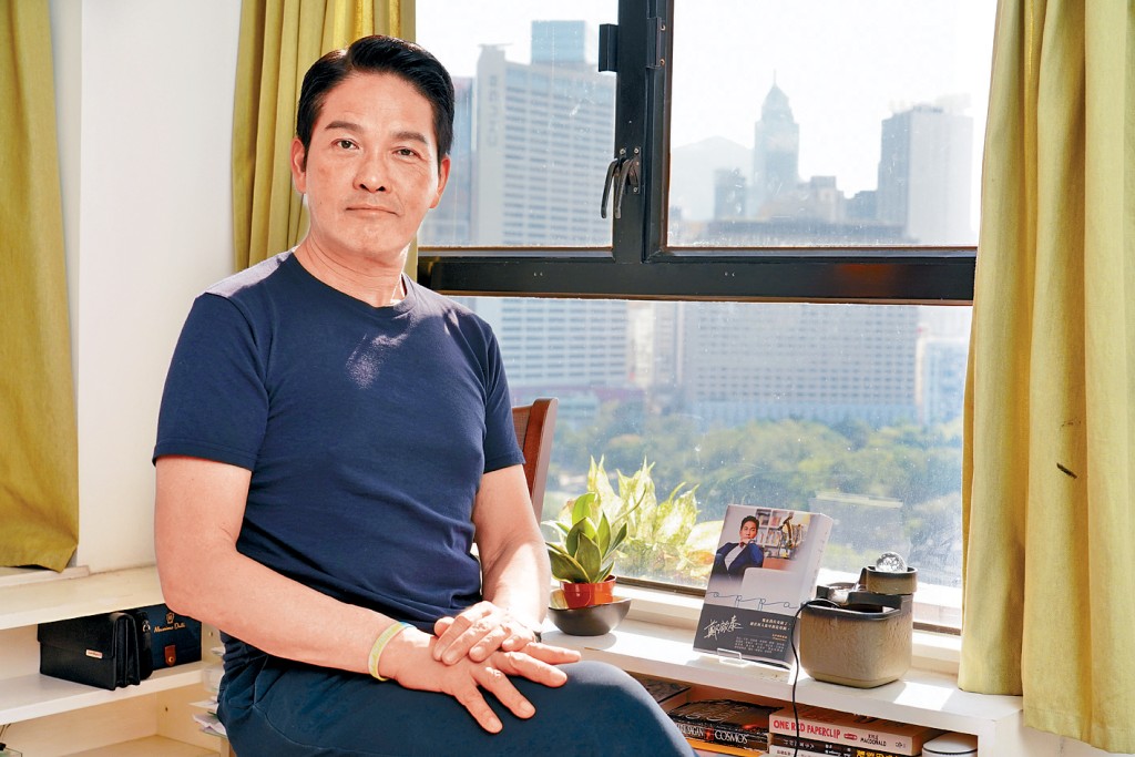 鄭啟泰前晚入住深切治療部後陷入昏迷,延至昨午離世,終年56歲。