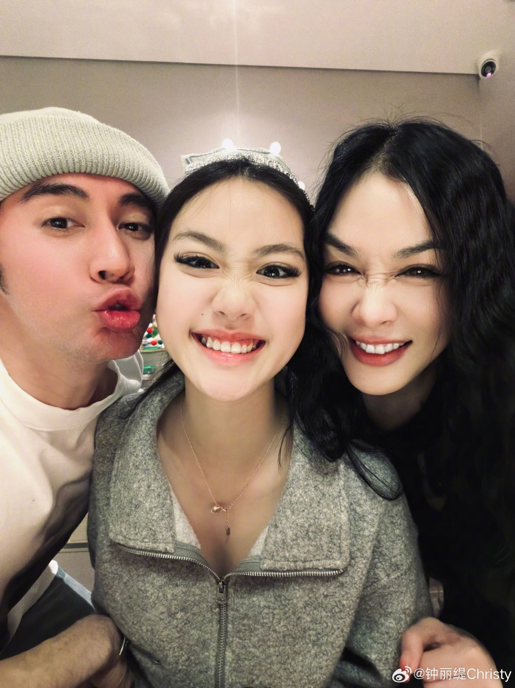 鍾麗緹的細女Cayla已經16歲。