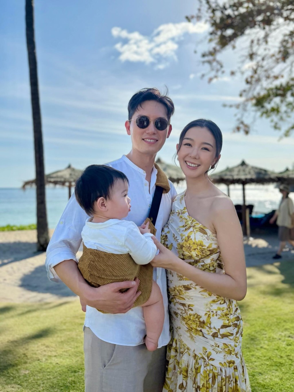 明詩與丈夫盛勁為及兒子一家三口,溫馨全家福羨煞旁人。 明詩與丈夫盛勁為及兒子一家三口,溫馨全家福羨煞旁人。