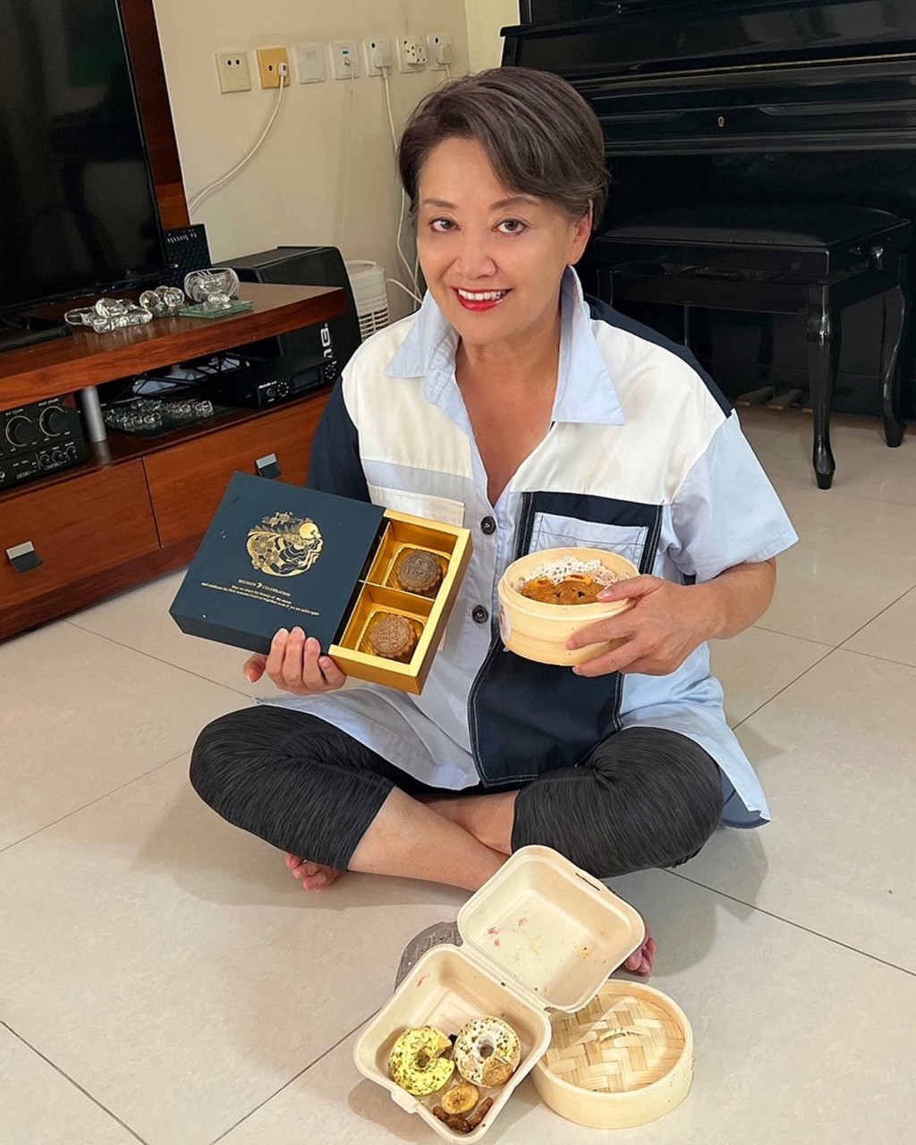 有鋼琴。