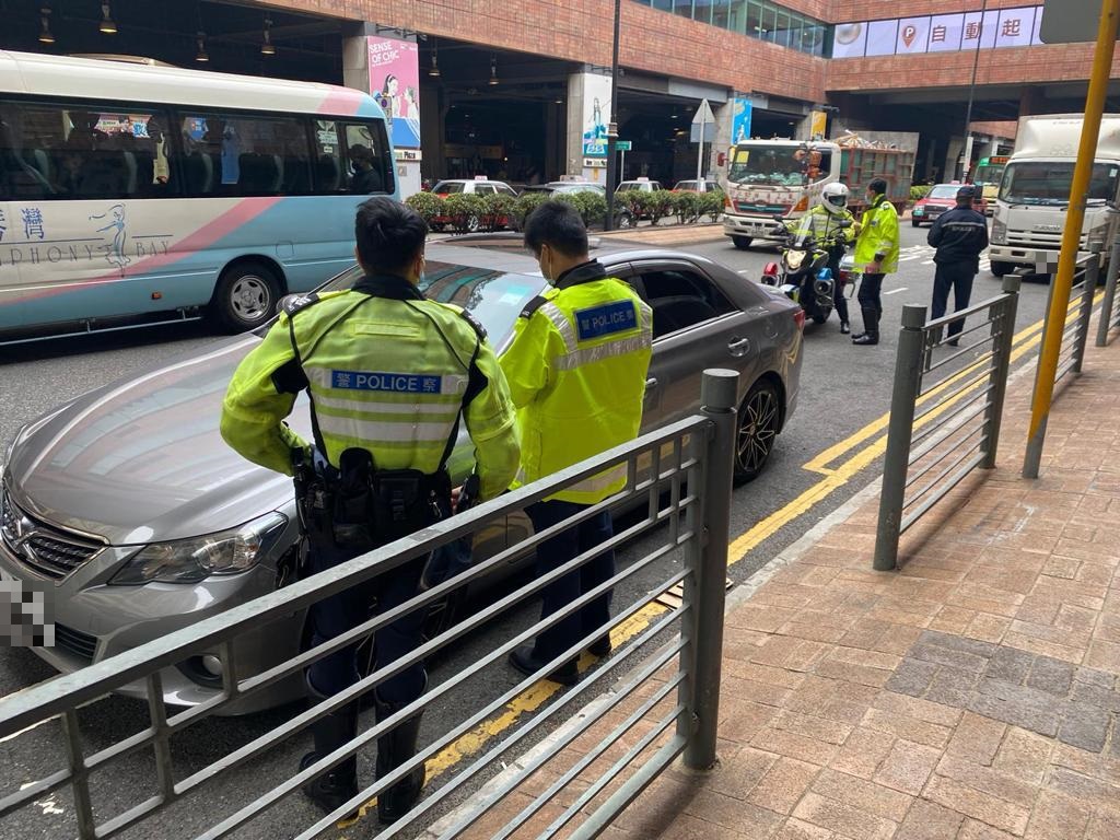 警方於沙田交通黑點打擊交通違規行為。警方圖片