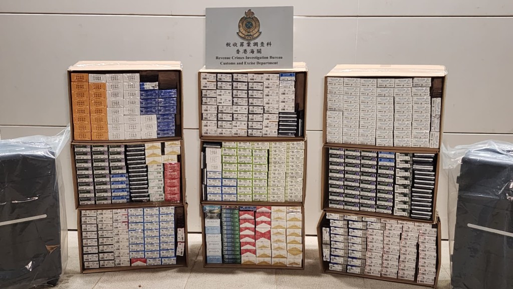 海關正調査該批私煙來源，行動仍在繼續，不排除會有更多人被捕。黎志偉攝