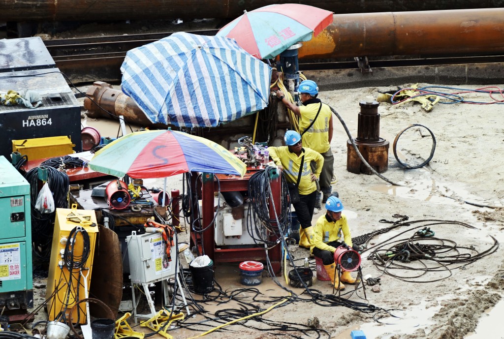 表示,許多居民需要跨區工作,在外勞的問題上亦影響就業機會,希望在職住均衡上能為市民解決問題。 表示,許多居民需要跨區工作,在外勞的問題上亦影響就業機會,希望在職住均衡上能為市民解決問題。