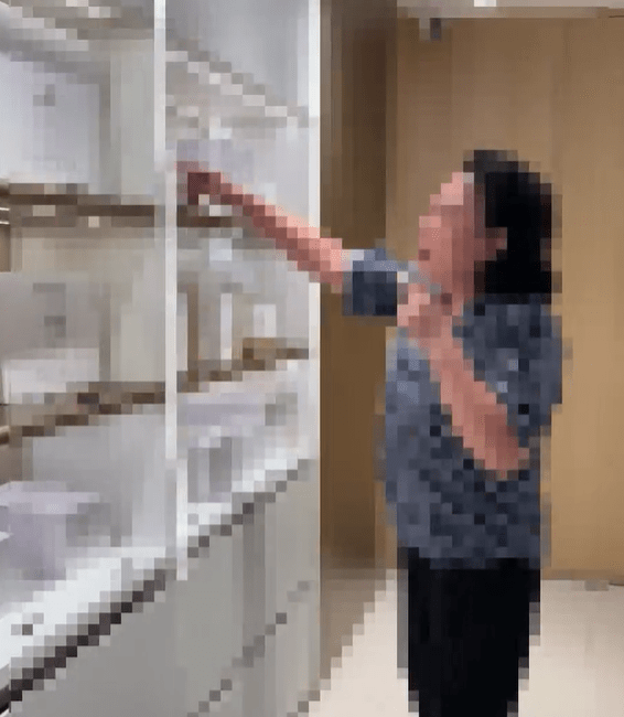 婦人指店員在未經她允許，擅自使用其信用卡簽帳購買產品，總額逾六萬港元。Threads