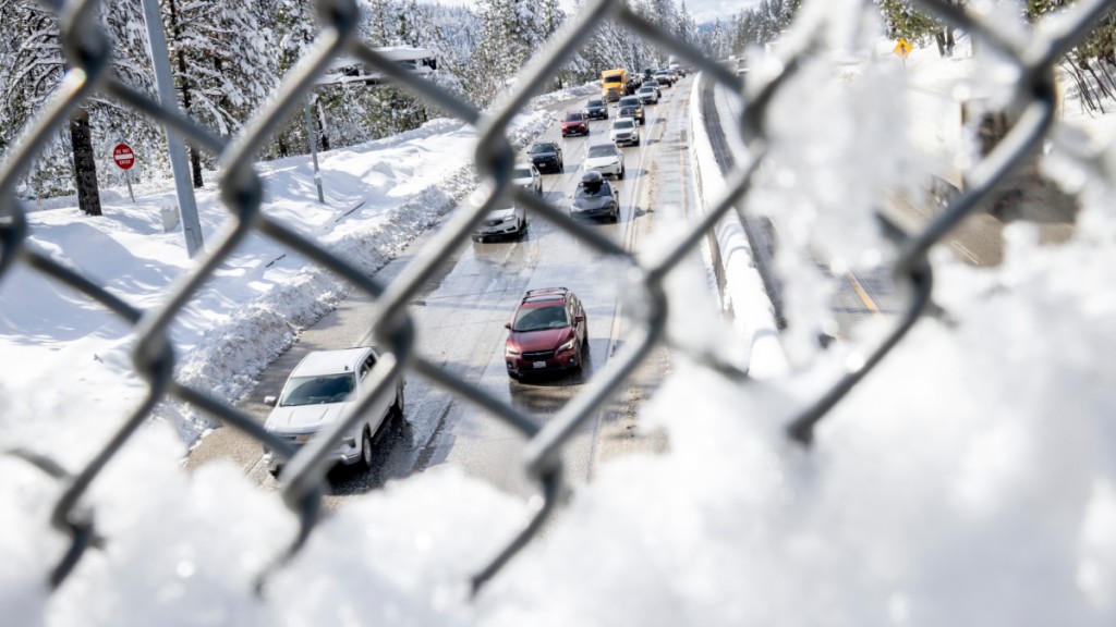 美國西岸加州早前亦受風雪吹襲。美聯社