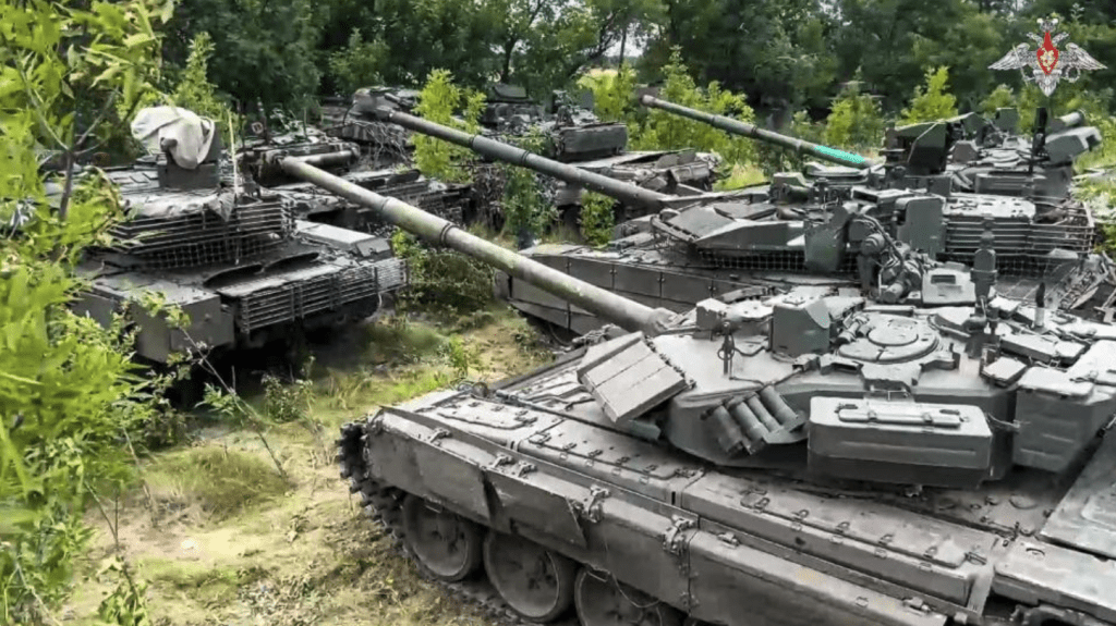 俄国国防部公布，从瓦格纳接收了大量军事装备，包括战车、防空武器等。美联社