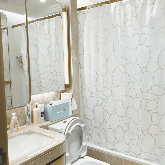 浴室保養新淨，牆身以雲石鋪設。