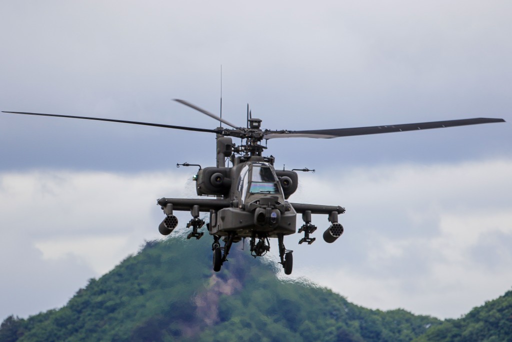 美军一架AH-64「阿帕奇」直升机，在霍尔木兹海峡巡逻期间被伊朗击落。路透社资料图片