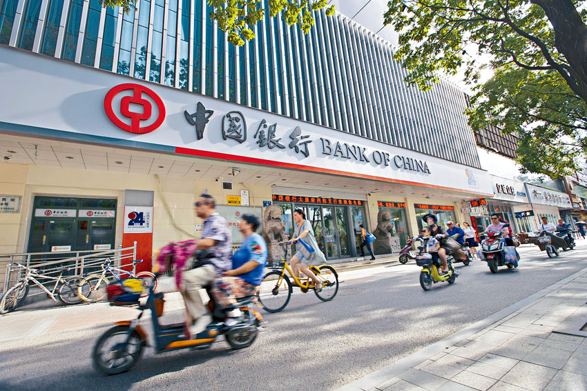 ■王江透露,該行境內行人民幣貸款比年初新增5185億元,同比多增3039億元。