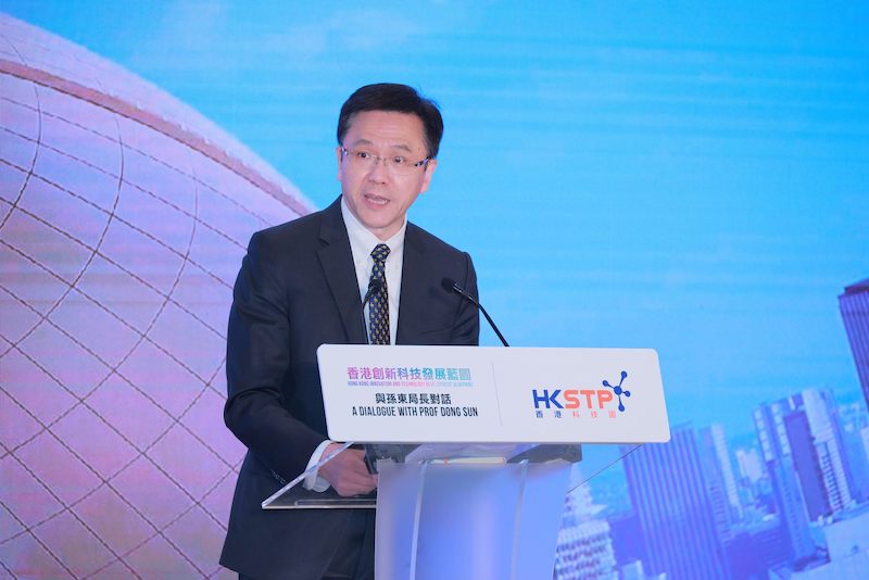 創新科技及工業局局長孫東教授分享《香港創新科技發展藍圖》要點。