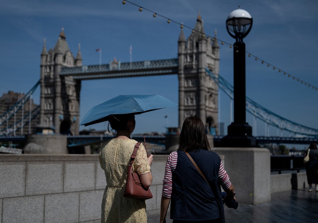 英国部分地区气温或升至摄氏35度，创下历来5月最高温纪录。路透社