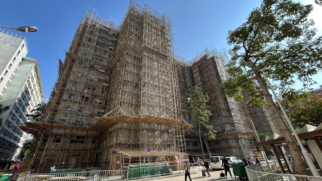 怡閣苑的外牆棚網已經拆除。 怡閣苑的外牆棚網已經拆除。