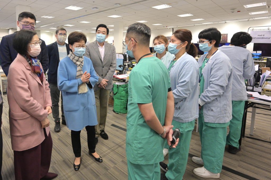 行政长官林郑月娥今日到访位于亚洲国际博览馆的社区治疗设施。政府新闻处图片