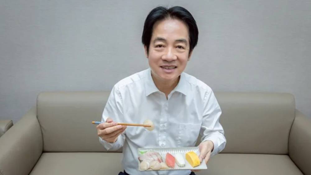 賴清德曬午餐吃北海道帆立貝。