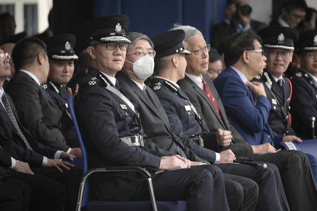 警務處處長蕭澤頤（左）出席。陳浩元攝