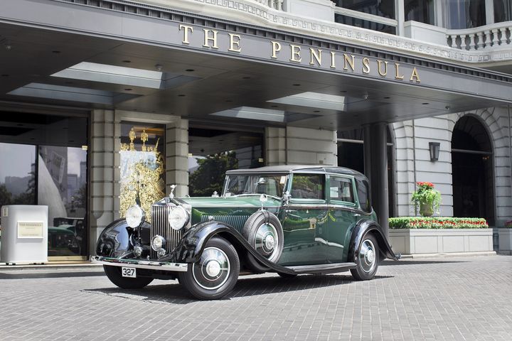 選購情人節套票的客人可作二十分鐘古董勞斯萊斯豪華轎車遊覽體驗。