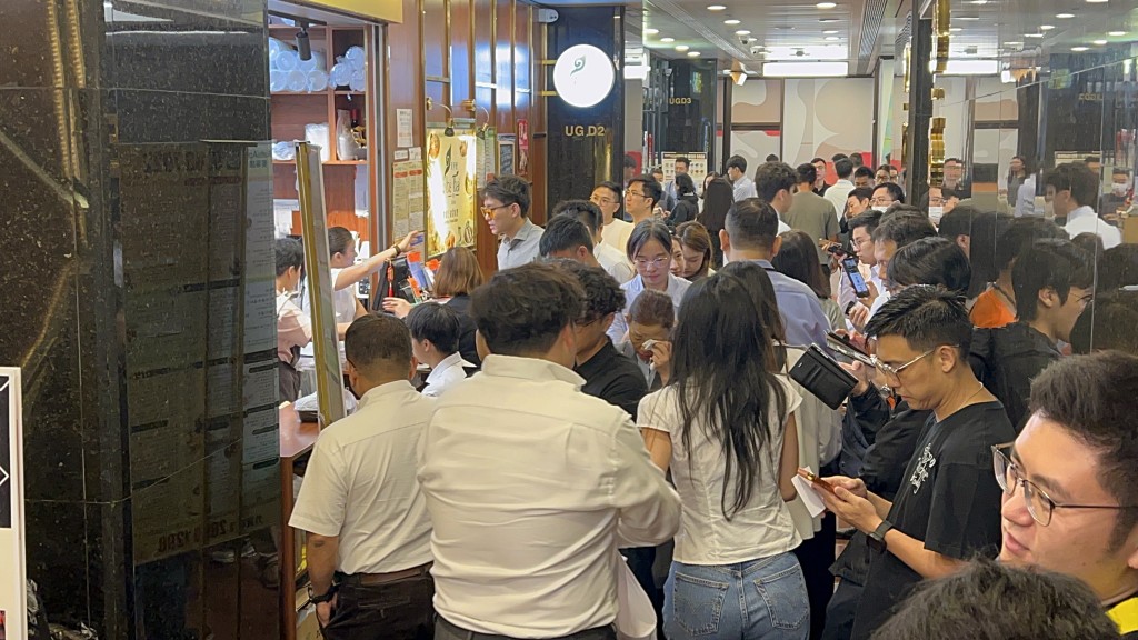 金鐘一帶食店受影響。楊偉亨攝