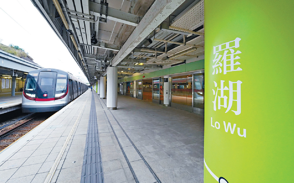 ■港鐵會加派160名人手，在東鐵線協助乘客上車。
