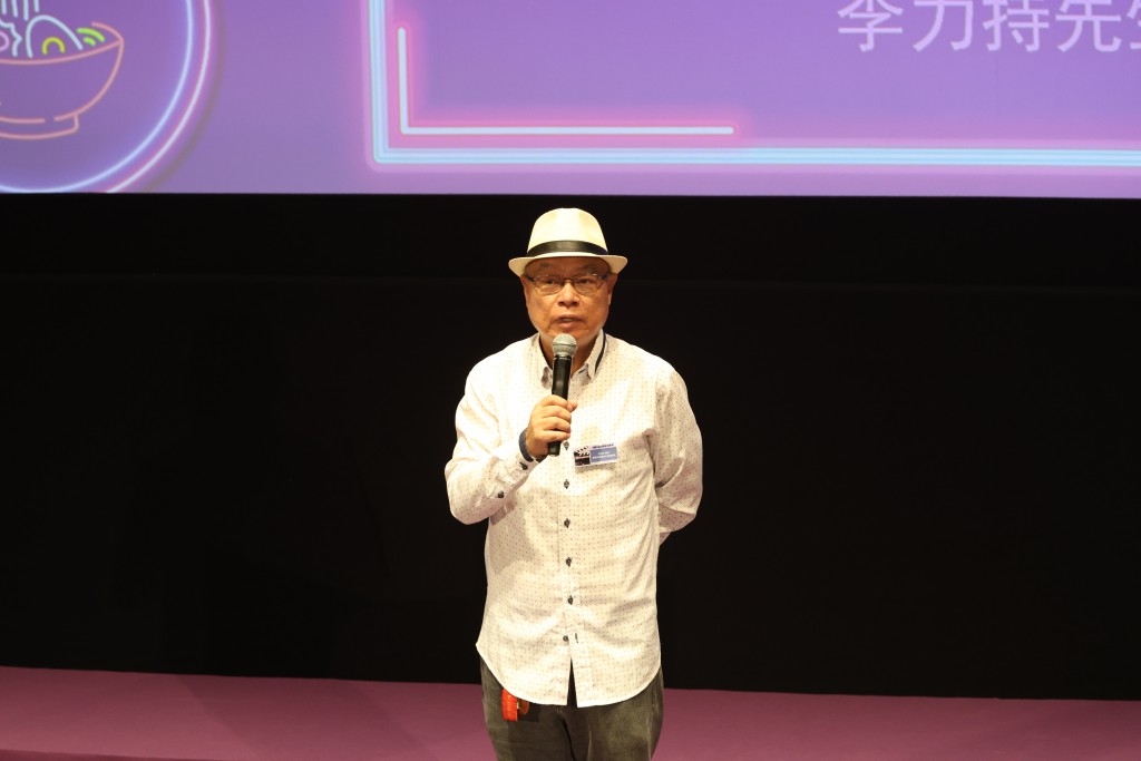 李力持導演讚學生作品有水準。