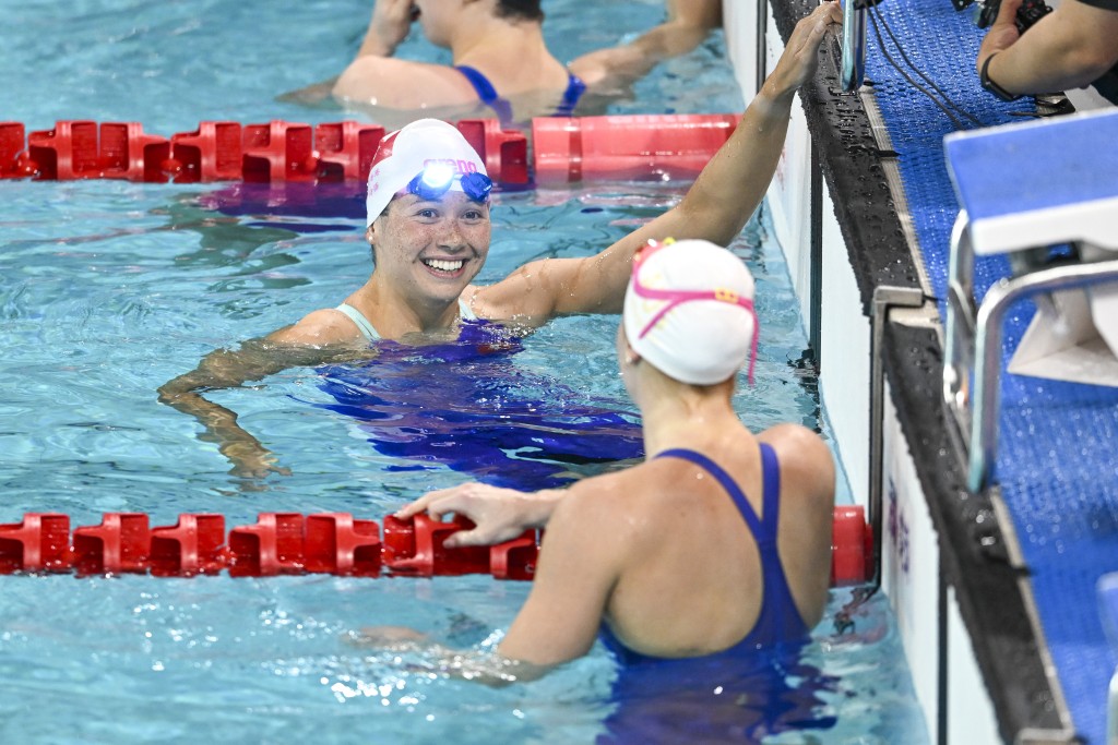 何詩蓓一日雙決賽，出戰50米和200米自由泳決賽。中新社