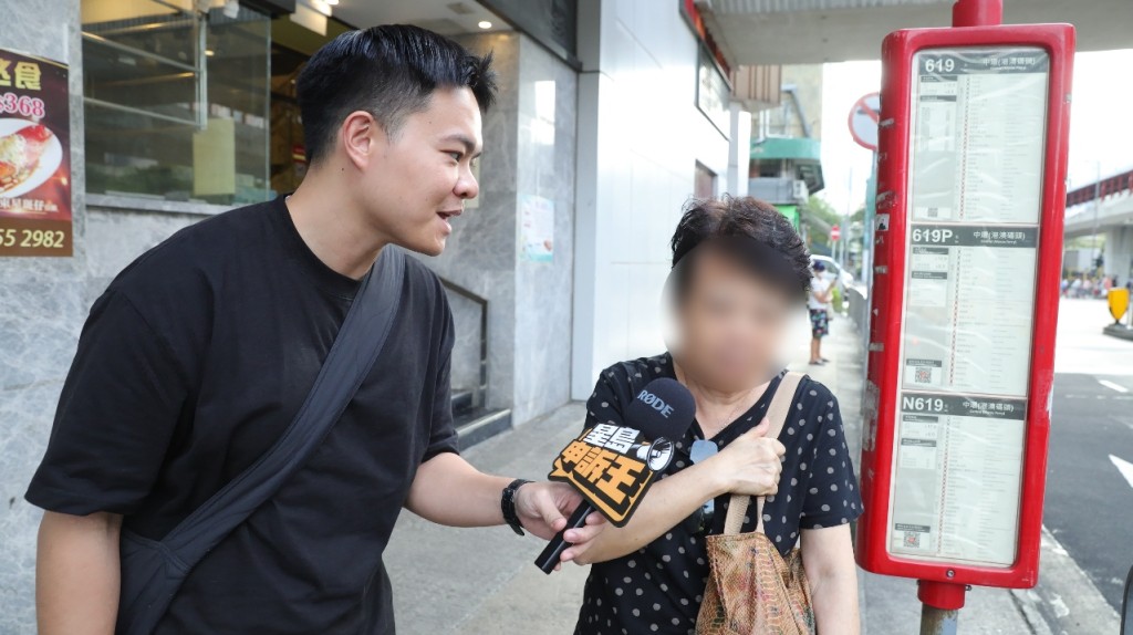 沒有扣上安全帶的女乘客強調一時忘記了,下次一定會上車戴安全帶。 沒有扣上安全帶的女乘客強調一時忘記了,下次一定會上車戴安全帶。