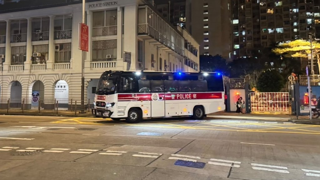深水埗长沙湾跨部门反罪恶 警伙入境处拘12男女