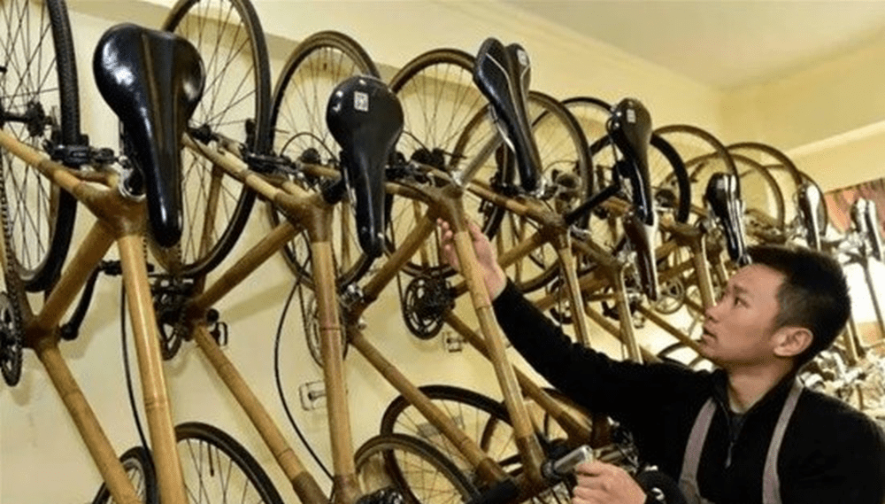 譚江永的第一輛竹製單車被一位瑞典人以4500元人民幣的價格買走。