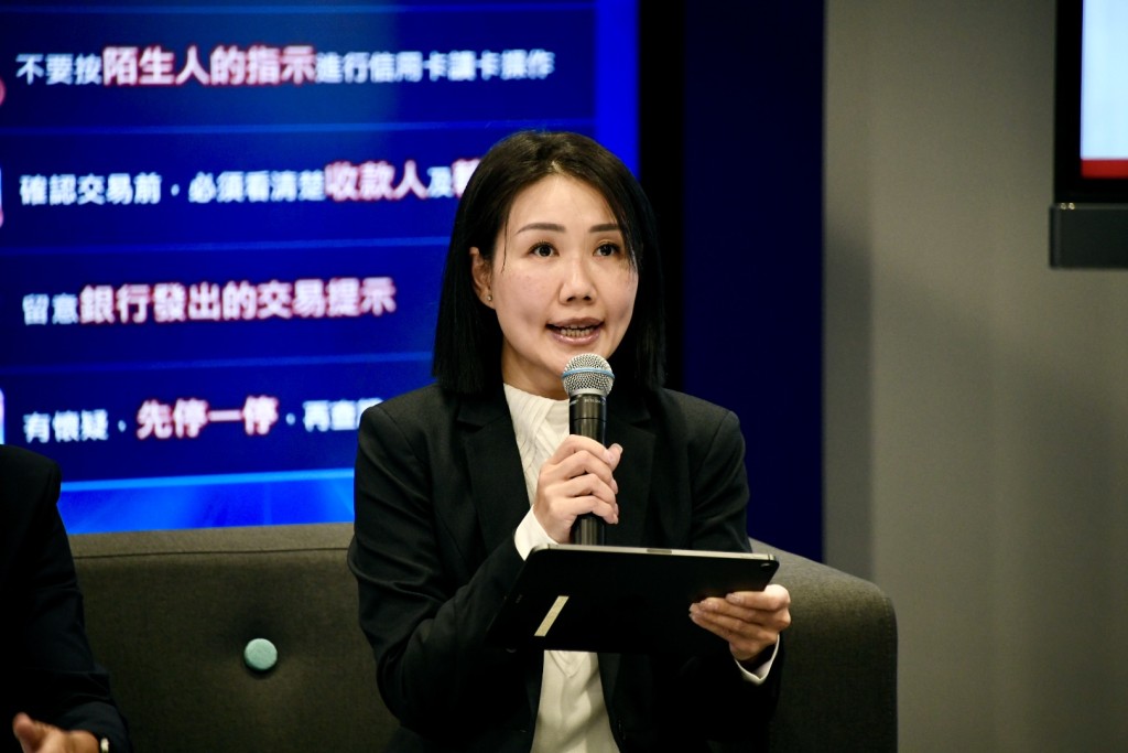 順豐香港公共事務及傳訊負責人秦玉英指，順豐香港推行官方應用程式取代短訊，客戶受騙率有所下降。楊偉亨攝