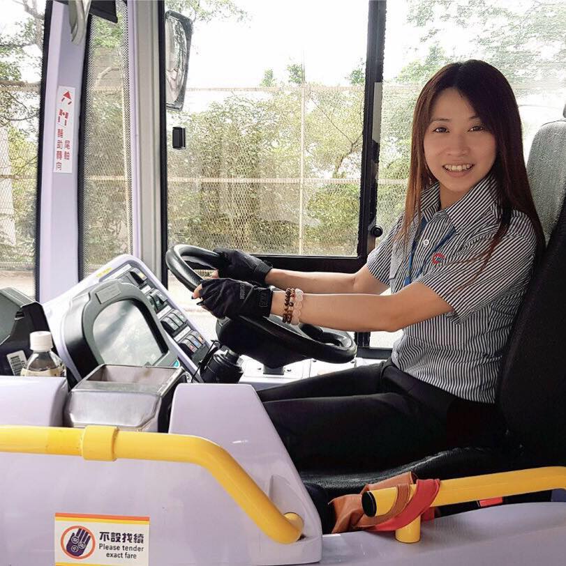 有「仙气女车长」之称的城巴车长刘家颖。网图
