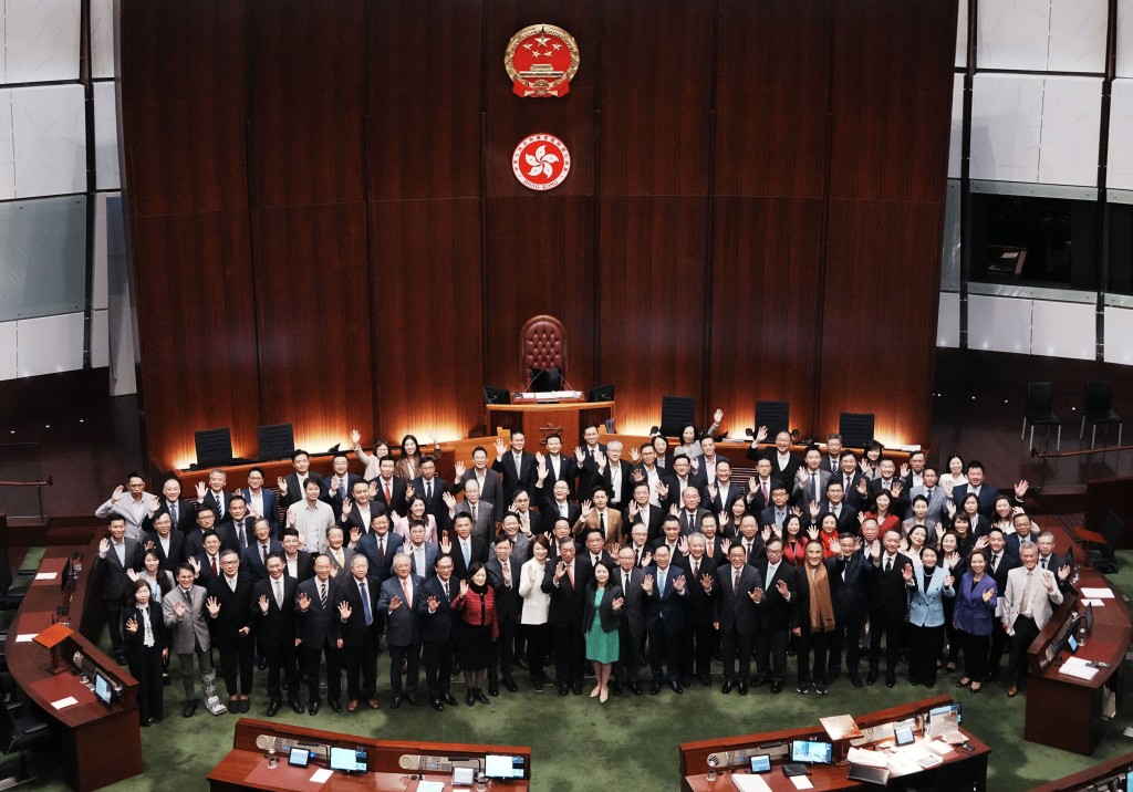 陳國基指,任何組織都有交替程序,有議員因不同原因、或去到一定年齡選擇交棒是正常考慮。 陳國基指,任何組織都有交替程序,有議員因不同原因、或去到一定年齡選擇交棒是正常考慮。