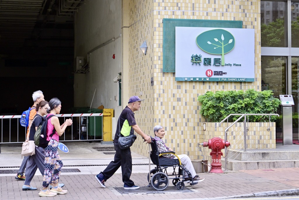 醫療及安老部分是市民關注點之一。 醫療及安老部分是市民關注點之一。