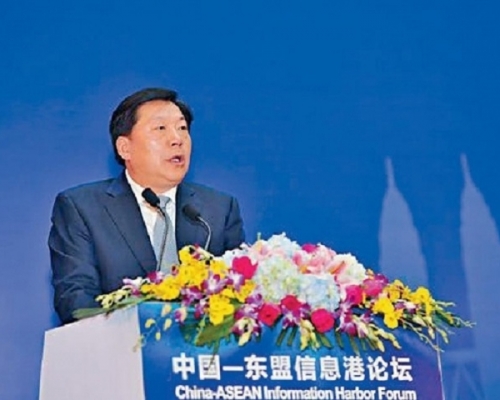 鲁炜曾被揭参与「高官人奶宴」。