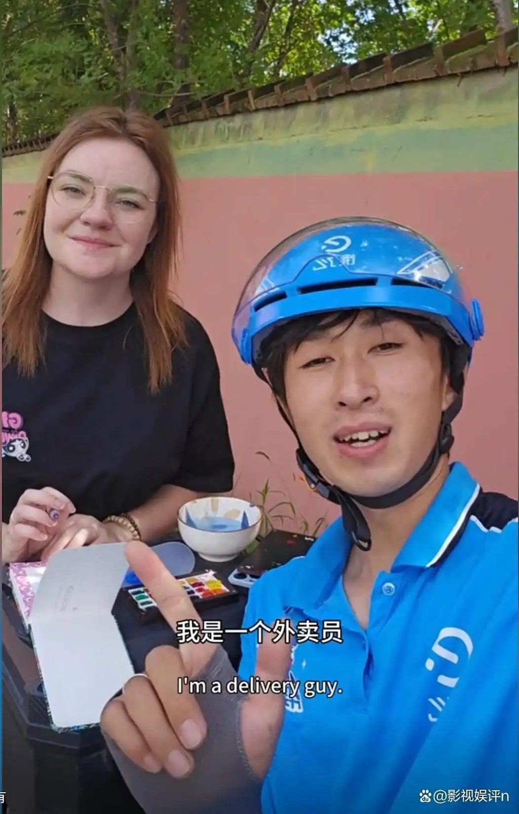 外賣騎手劉浩邂逅美籍女教師,僅戀愛5個月就閃婚。 外賣騎手劉浩邂逅美籍女教師,僅戀愛5個月就閃婚。