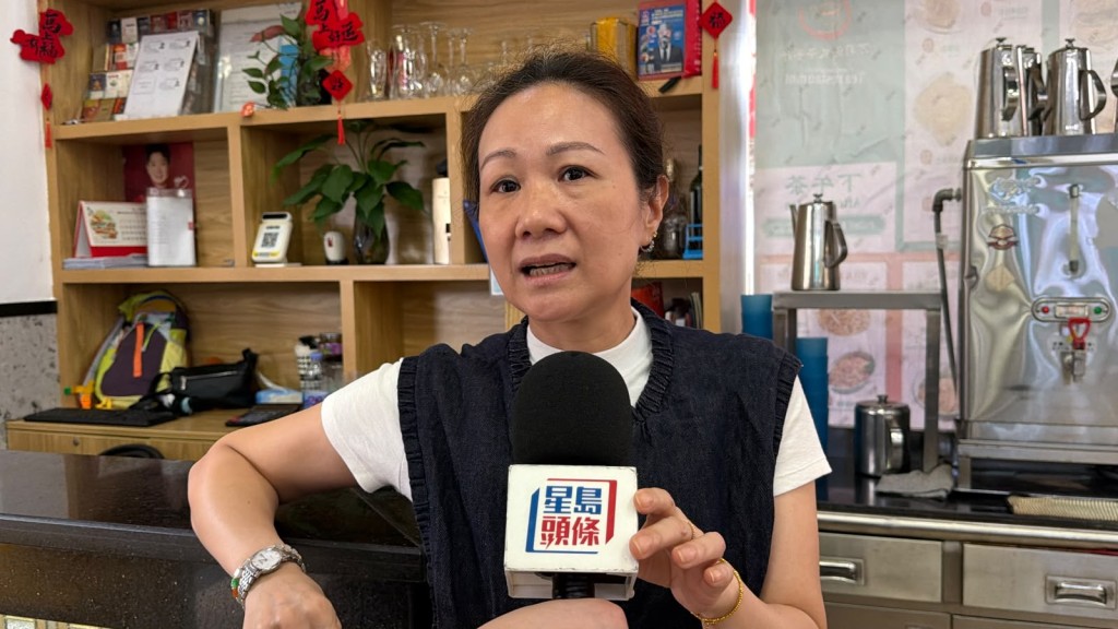 在皇崗口岸附近的港式茶餐廳員工廖小姐說，雖然對原有口岸不捨，但更寄望重建後的口岸能吸引人流，重現昔日港客滿街的繁華景象。