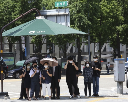 南韓新增56宗病例,43宗屬社區感染。 AP圖